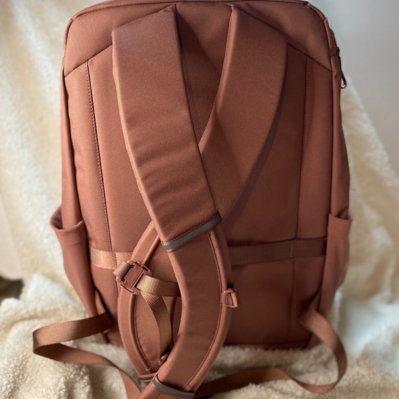 Sold Lululemon Double Zip Backpack 22L Color Spiced Chai NWT - Picture 12 of 13